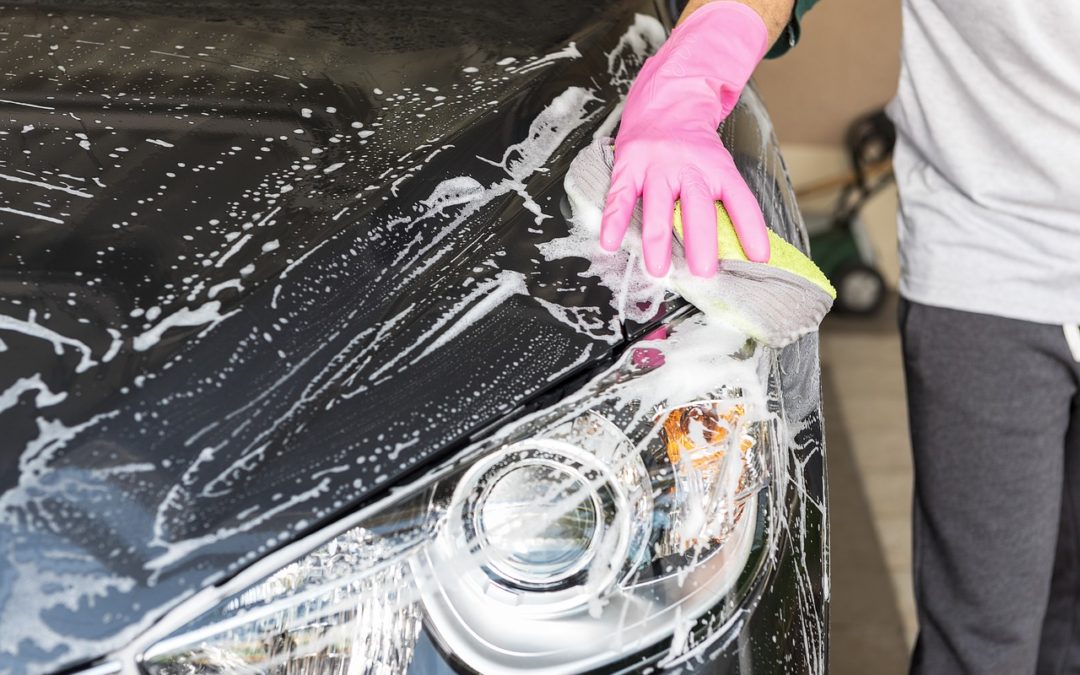 Myjnia ręczna VS myjnia automatyczna. Co będzie lepsze dla samochodu?