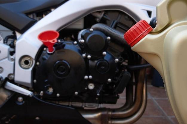 Jaki olej motocyklowy wybrać do swojego motocykla?