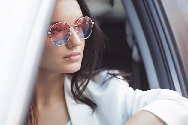 Lepsze przyciemnianie szyb osłony przeciwsłoneczne w codziennej ochronie auta