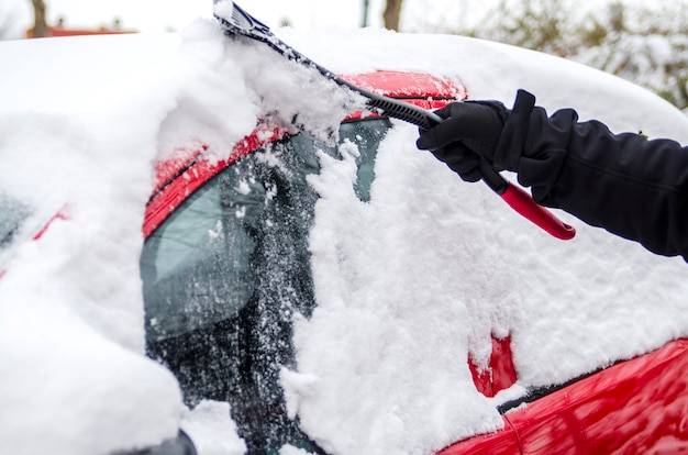 Zabezpieczanie lakieru samochodu zimą – na co warto zwrócić uwagę?