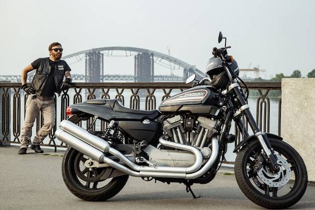Jaki motocykl 125 dla wysokich sprawdzi się podczas codziennej jazdy?