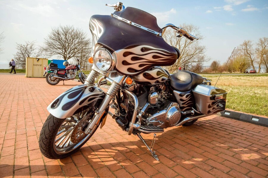 Jakie motocykle do 125 warto rozważyć na początek przygody z jazdą?