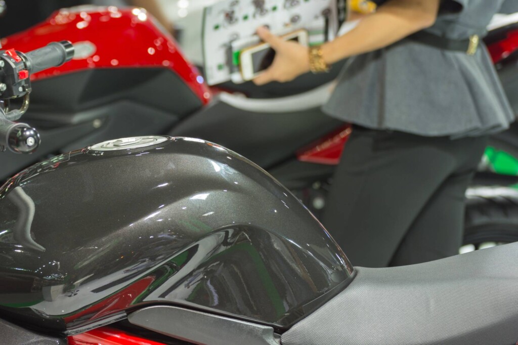 Jakiej firmy kask na motor wybrać do codziennej jazdy?