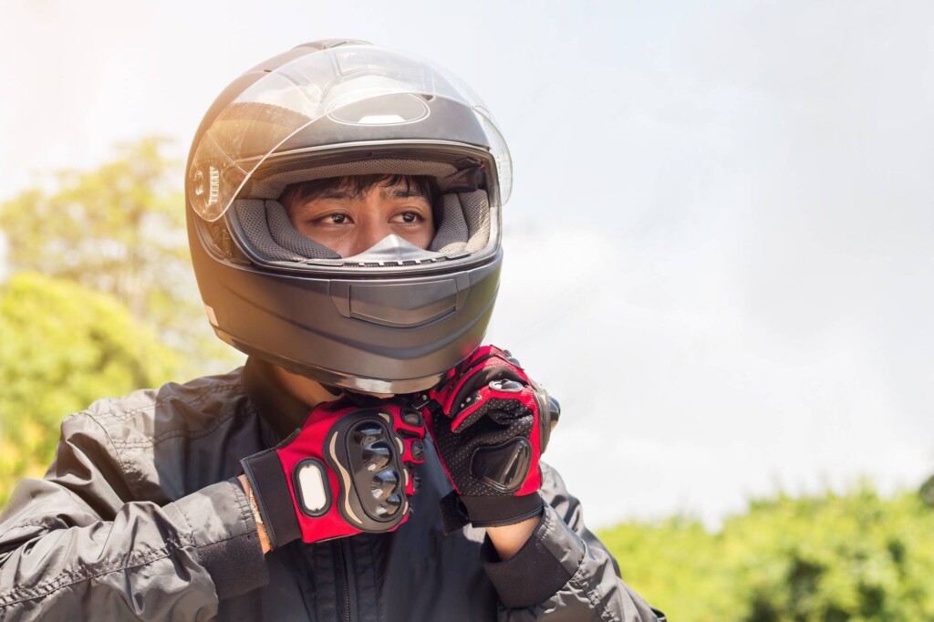Jaki kask na motor sportowy sprawdzi się podczas dynamicznej jazdy?