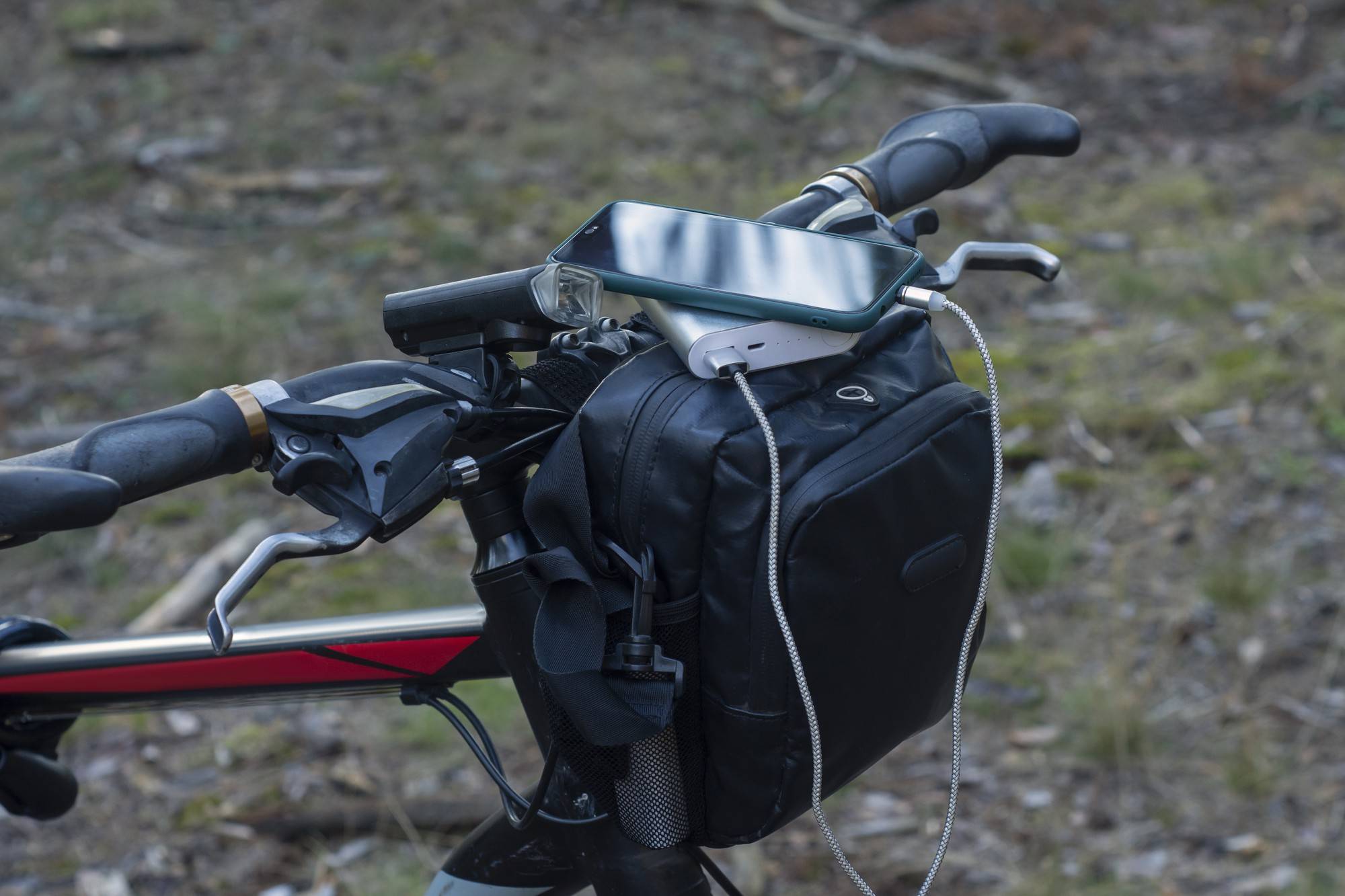 Jakie etui na telefon do motocykla sprawdzi się podczas codziennej jazdy?