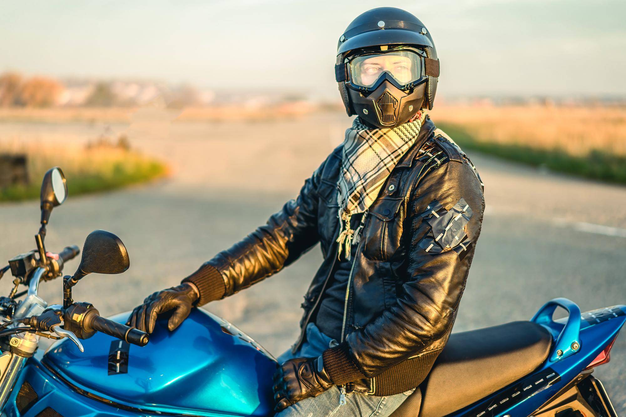 Jak dobrać kolor kasku do motocykla aby podkreślić swój styl?