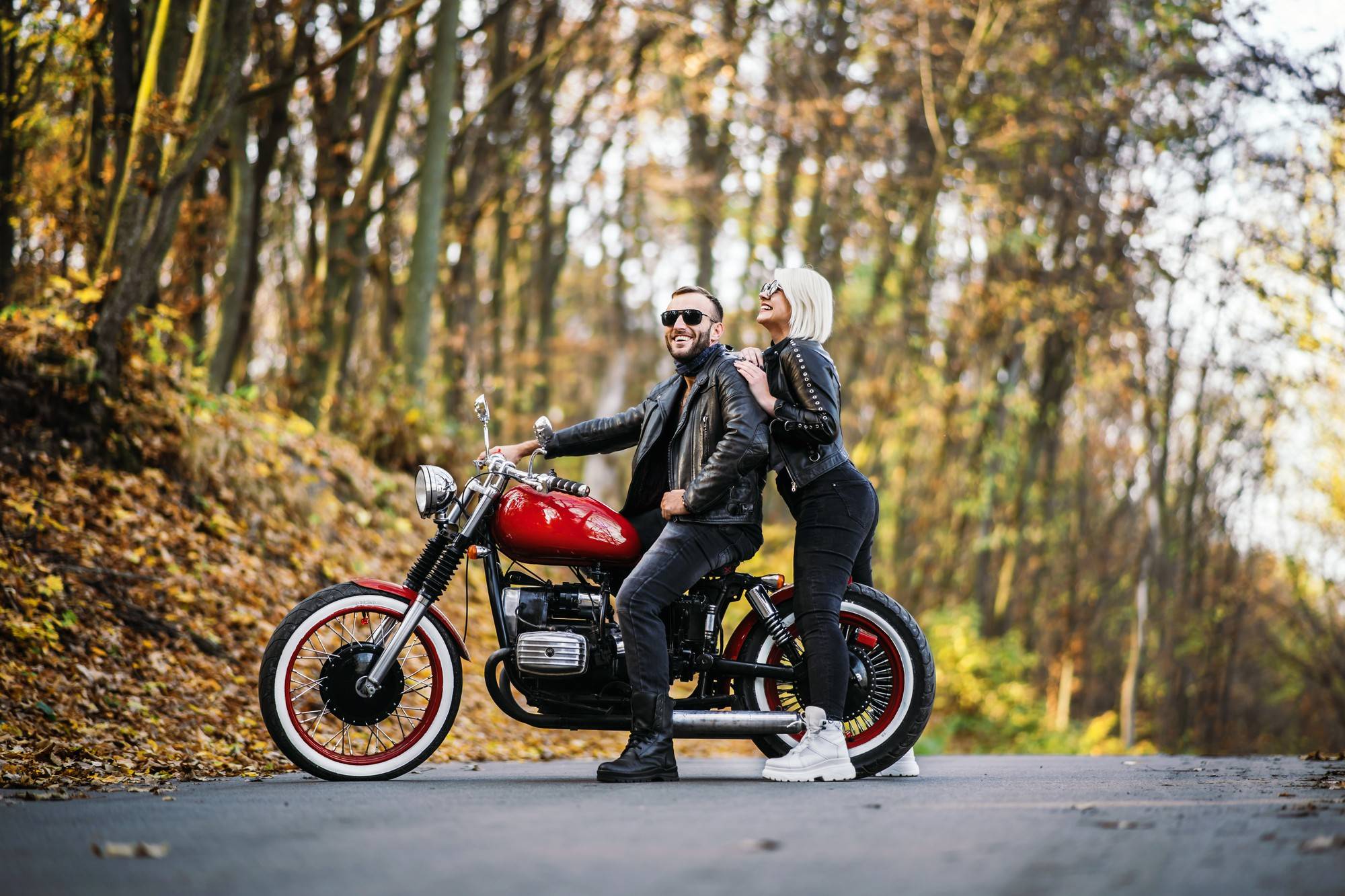 Jaki motocykl do turystyki we dwoje sprawdzi się na długich trasach?