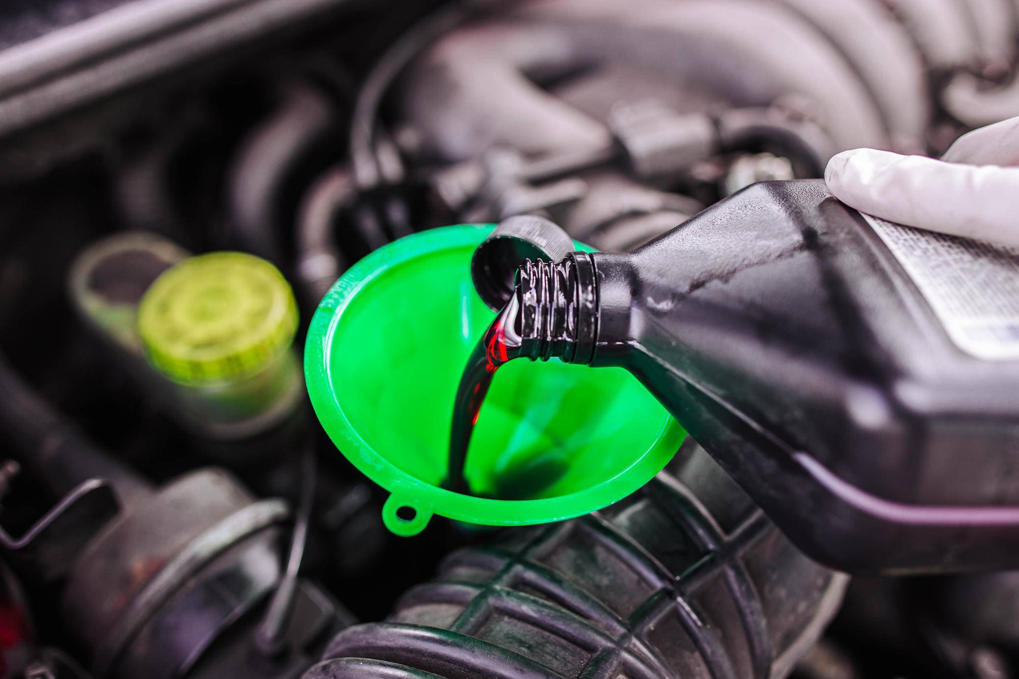 Olej do motocykla Castrol czy Motul który wybrać?